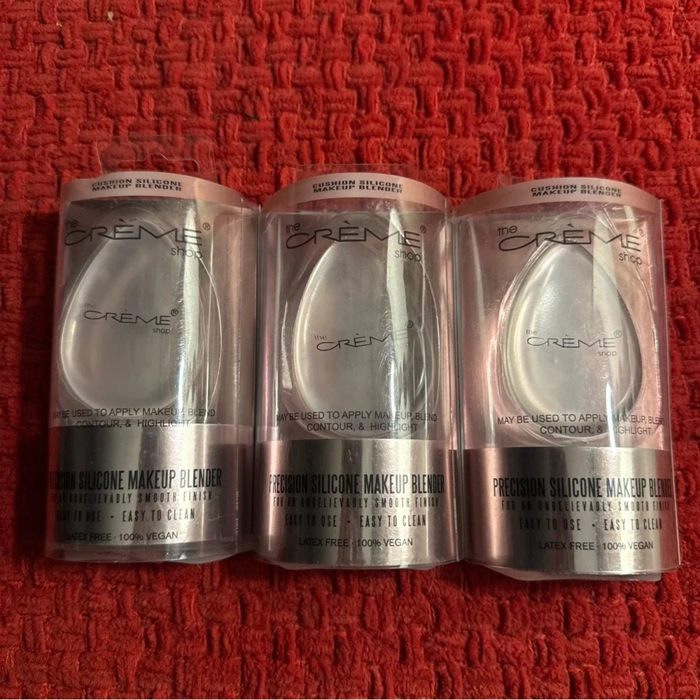 🥰 The Crème Shop Korean Skincare Makeup Tool Precision Silicone Makeup Blender 🥰